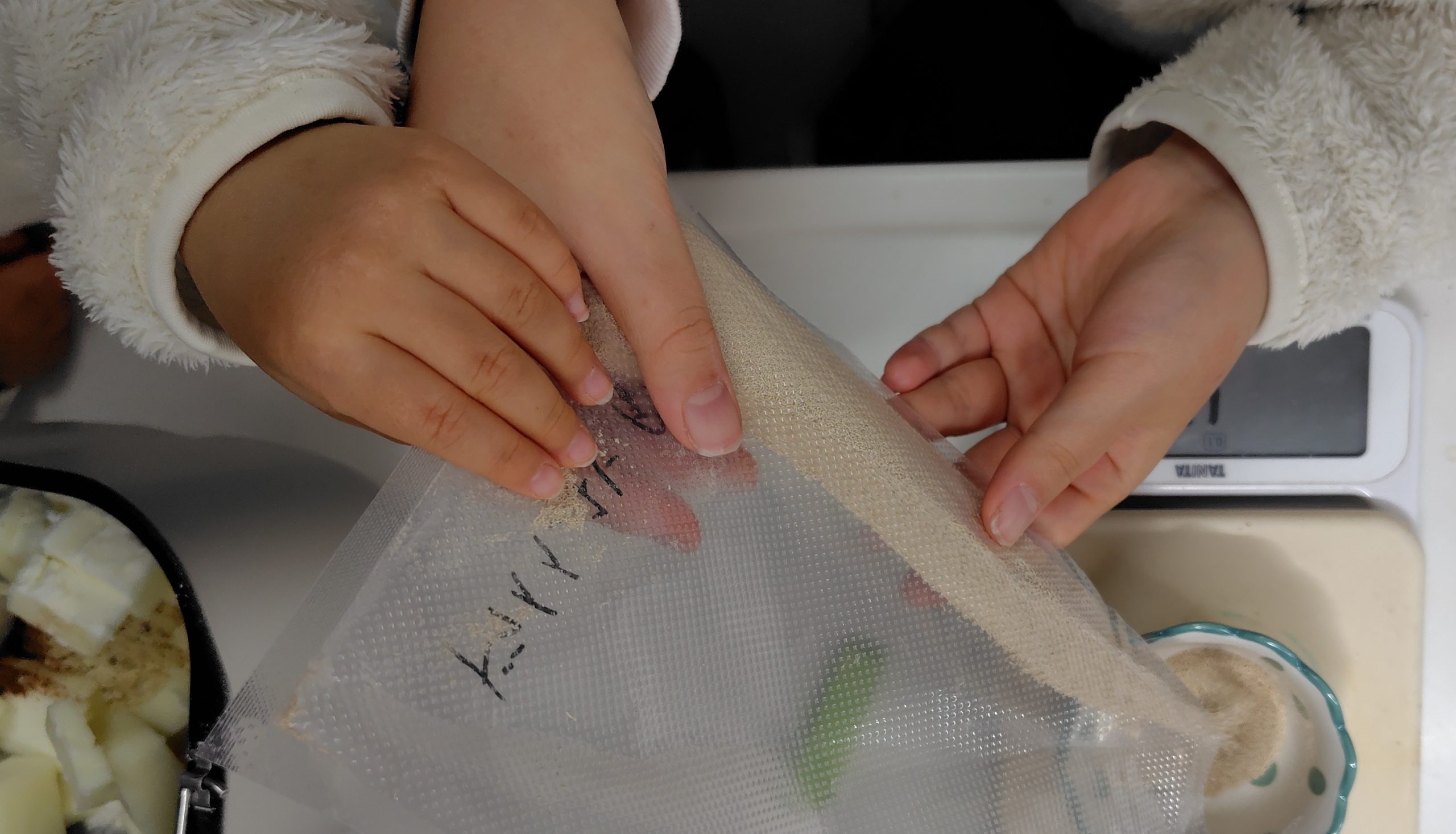 一緒に計量している様子