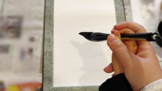 書初めで母と息子でこれから書くところのアイキャッチ